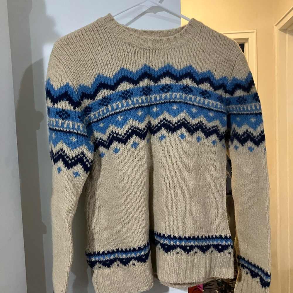 Abercrombie & Fitch Cream and Blue Crew Neck Sweater